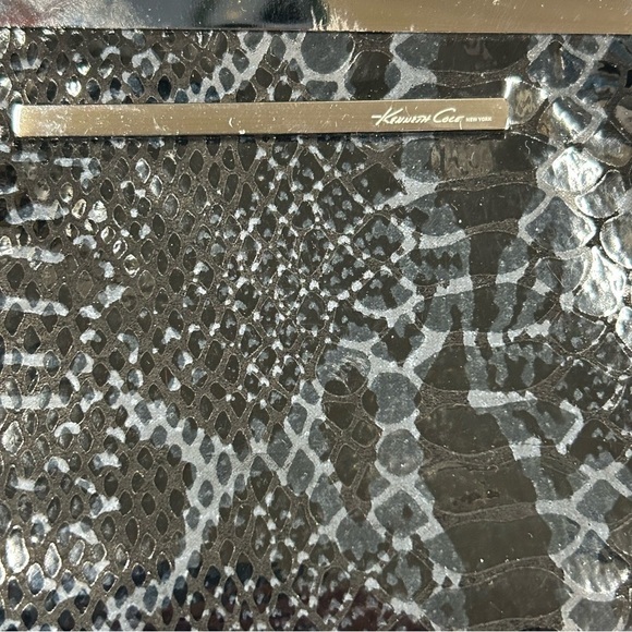 Kenneth Cole Genuine Leather Framed Crossbody Black Python EUC Drop-nChain Strap - Picture 4 of 11